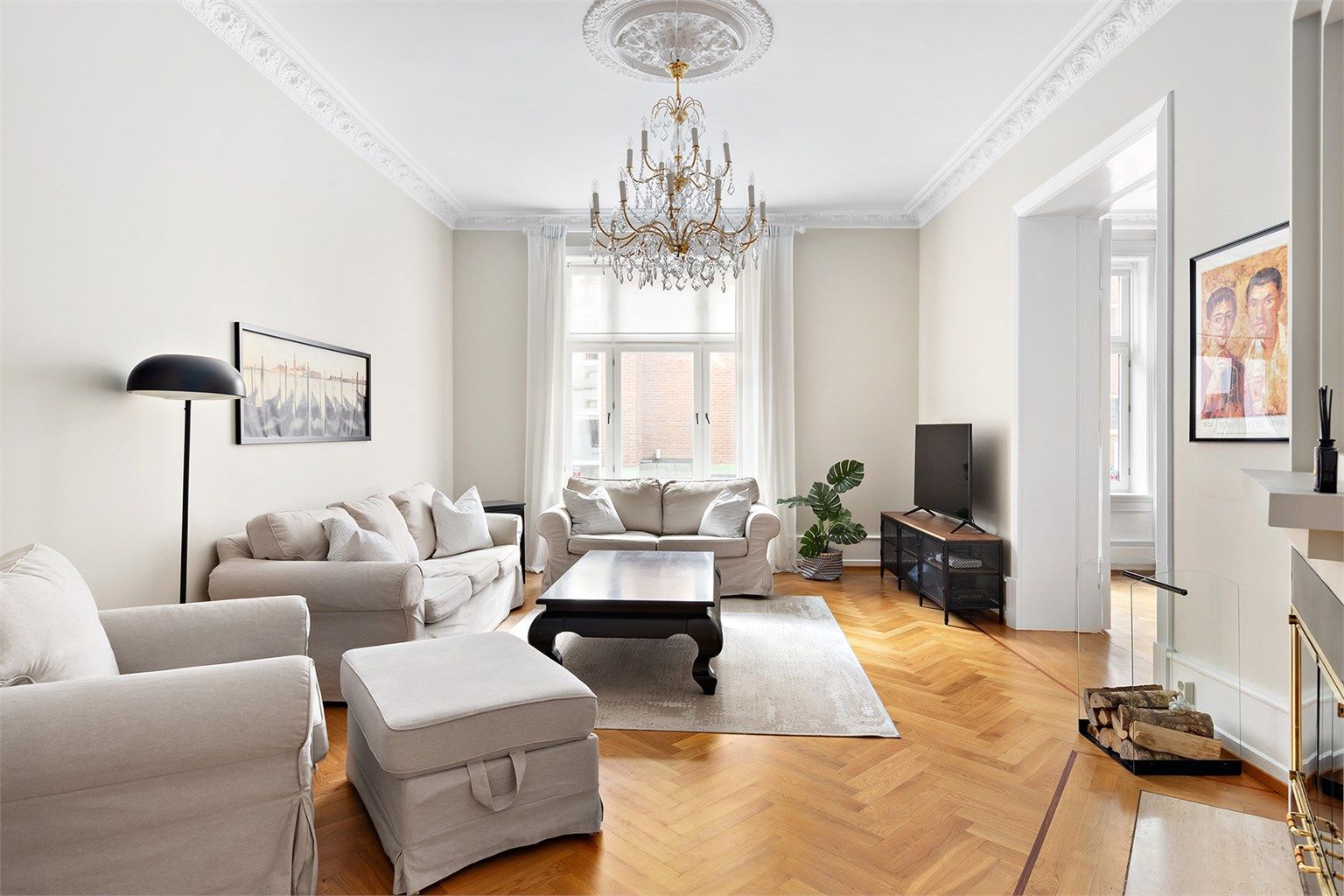 Velkommen til Professor Dahls gate! En meget pen leilighet med god blanding av klassiske og moderne detaljer som går igjen gjennom hele leiligheten. 