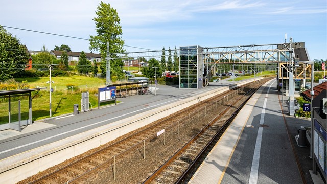 Med tog kan du være fremme i hovedstaden på under 50 minutter. Til stasjonen er det gangavstand.