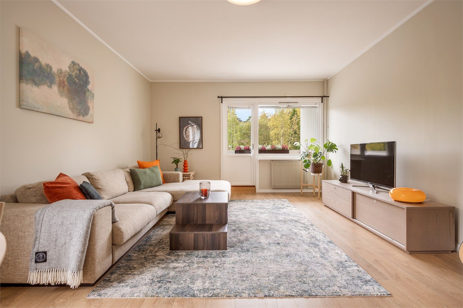 Velkommen til lekker og stor 2-roms endeleilighet i 2. etasje  i Utmarkveien 10!  Foto: Martine Eren Jacobsen