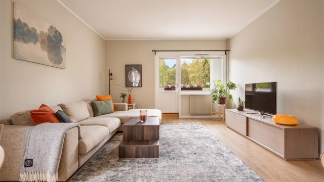 Velkommen til lekker og stor 2-roms endeleilighet i 2. etasje i Utmarkveien 10! Foto: Martine Eren Jacobsen