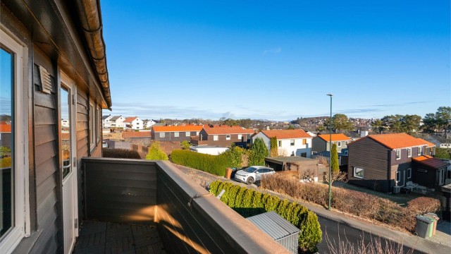 Utsikt fra balkong i 2.etg.