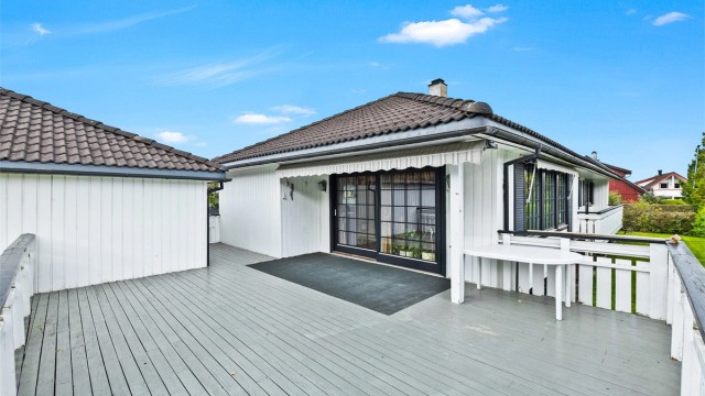 Eiendomsmegler Krogsveen v/Andreas Christophersen ønsker velkommen til Tømtesvingen 13