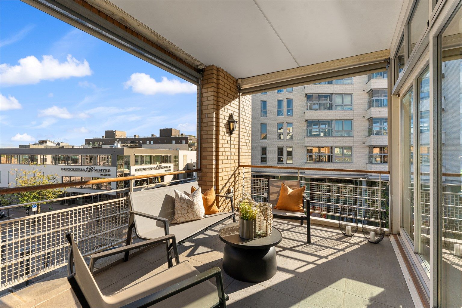 Leiligheten har to nydelige balkonger på 8 kvm og 9 kvm