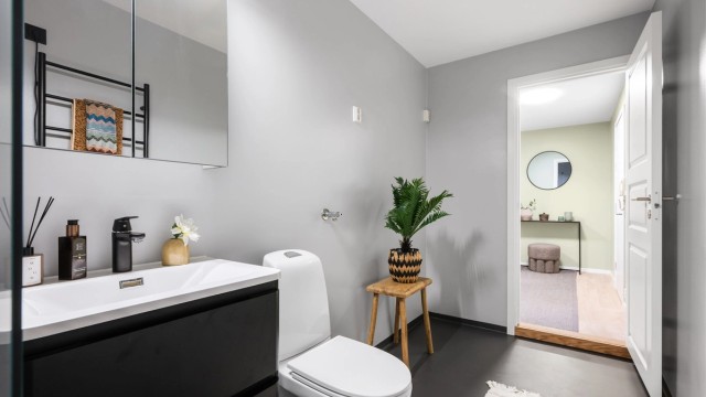 Rommet har mekanisk avtrekk som sikrer et godt inneklima.