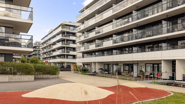Tiedemannsbyen er kjennetegnet av moderne arkitektur og frodige, bilfrie fellesområder.