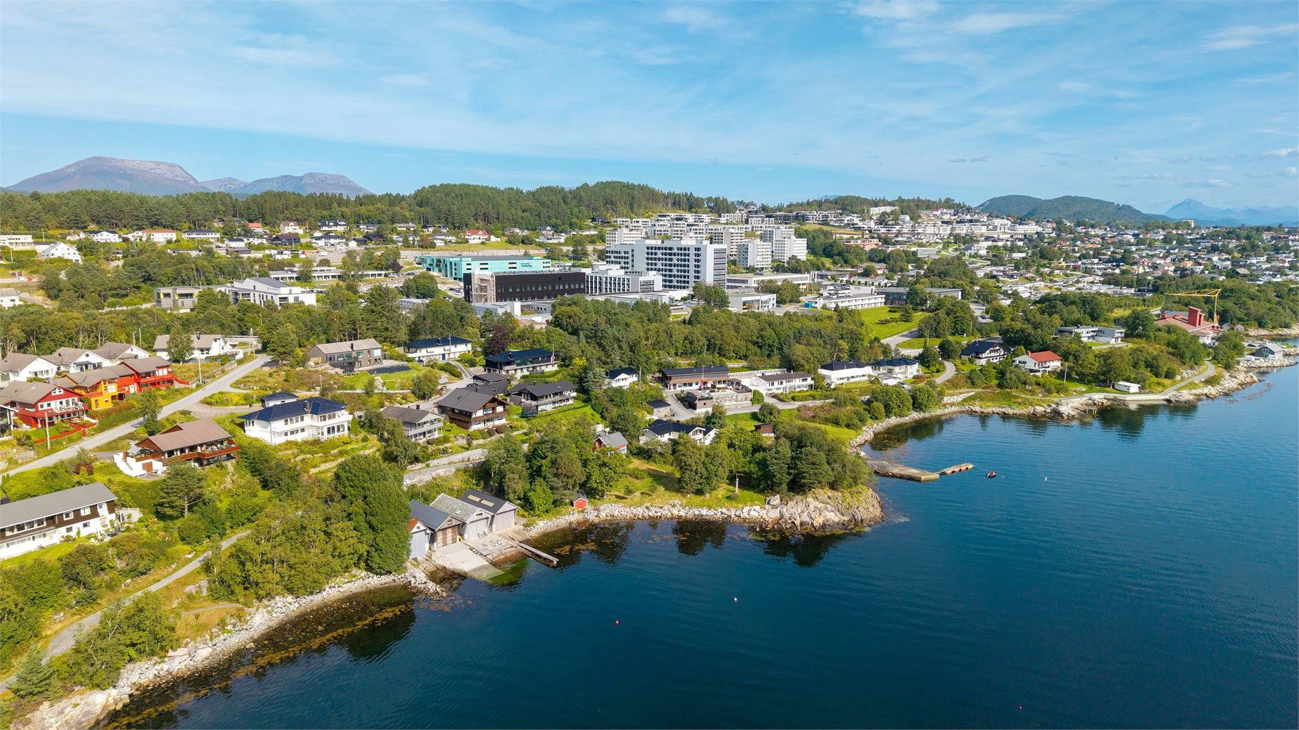 Eiendommen ligger i Snopenesvegen, like vest for sykehuset på Åse.