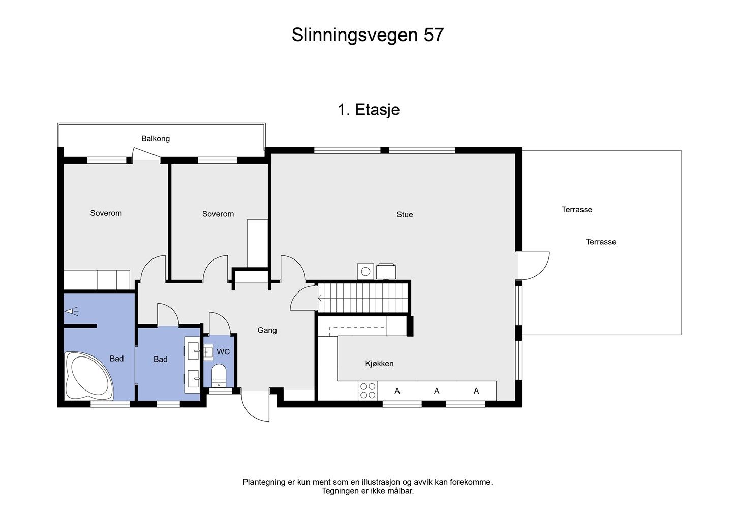 Første etasje har en god planløsning med stue/kjøkken, to soverom, bad og toalettrom. Fra stuen er det utgang til terrasse, og fra ett soverom er det utgang til veranda.
