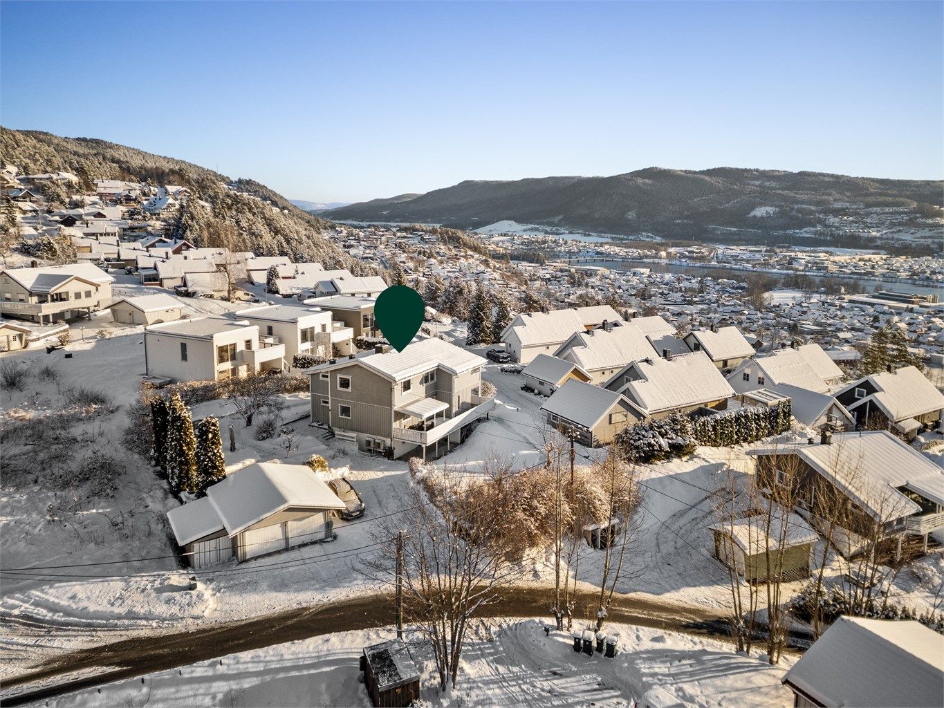 Eiendommen har en fin beliggenhet i Krokstadelva
Foto: Ole Thorgeir Solheim Thoresen