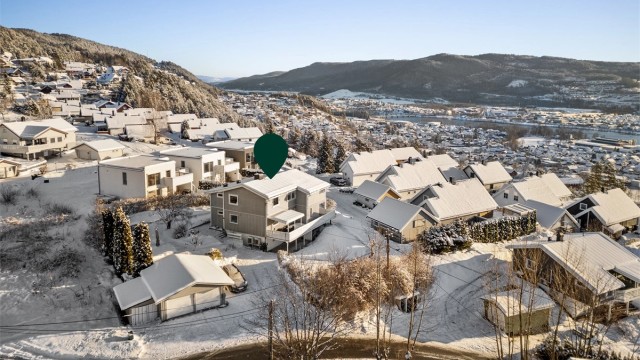 Eiendommen har en fin beliggenhet i Krokstadelva
Foto: Ole Thorgeir Solheim Thoresen