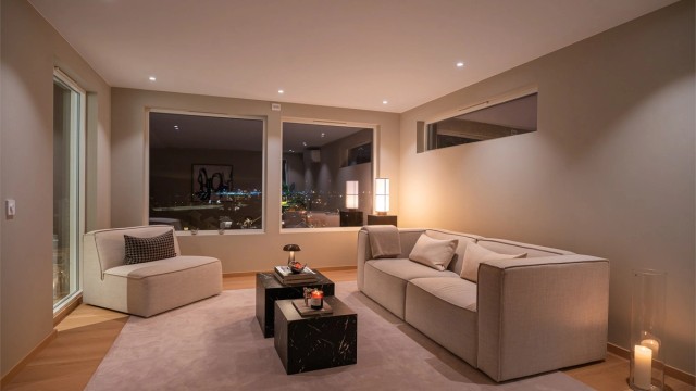 God plass til en sofagruppe med god utsikt utover Hamresanden