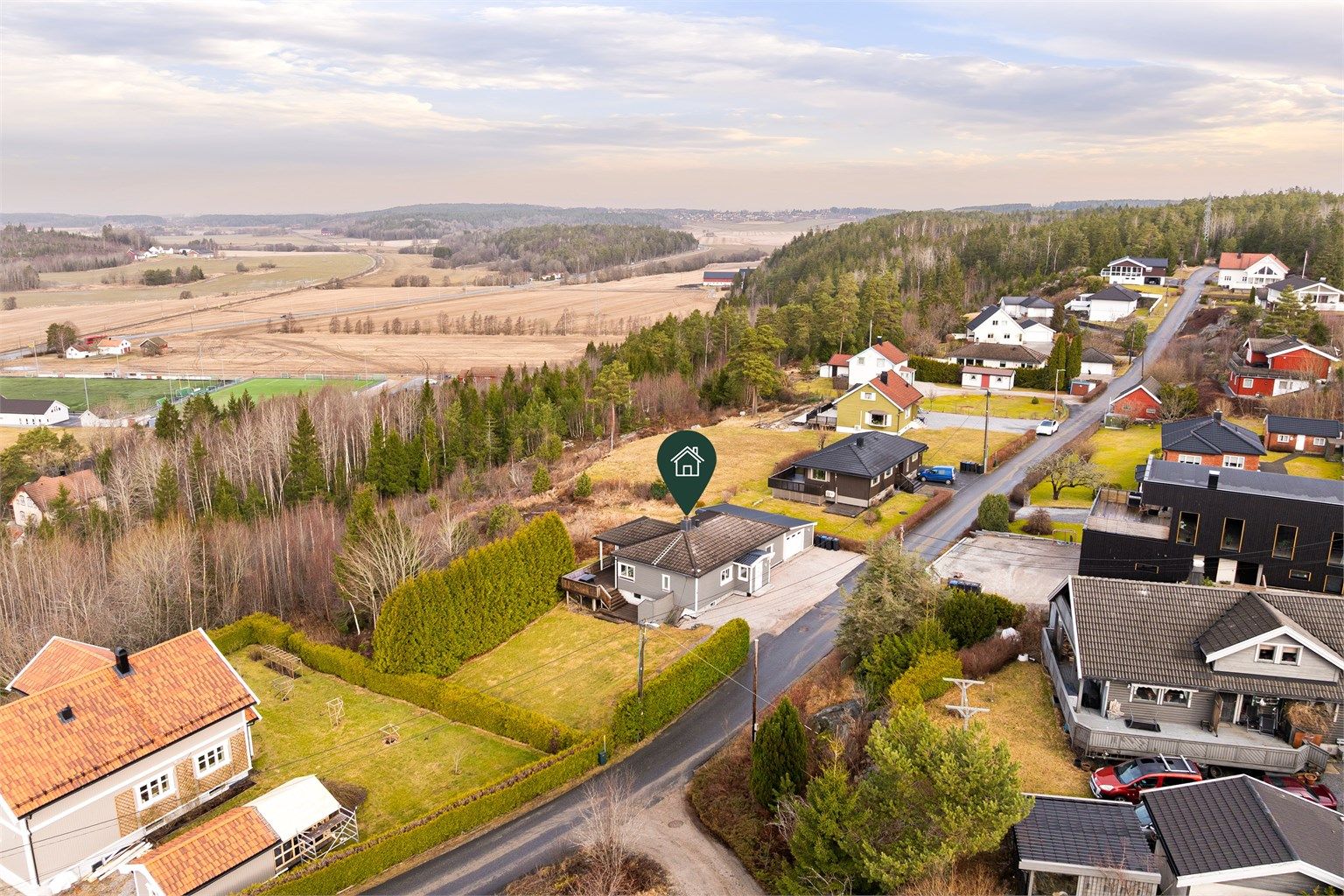 Hasliveien 22 presenteres av Per-Espen Omberg i Krogsveen. Fotograf; Kristoffer Kristiansen.