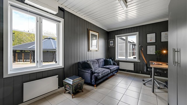 Del av bygningen er i dag benyttet som kontor. (Ikke godkjent til varig opphold)