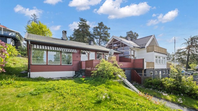 Velkommen til Ekebergveien 152F - Solrik enebolig med noe utsikt, hage og garasje