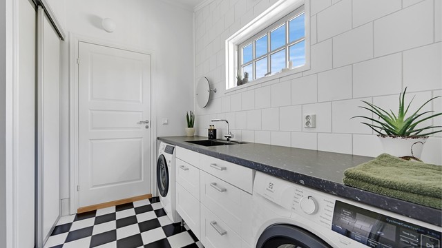 I tillegg har huset et eget vaskerom.