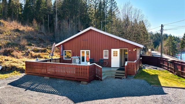 Pent opparbeidet tomt med gruset gårdsplass. Foto: A7 media.