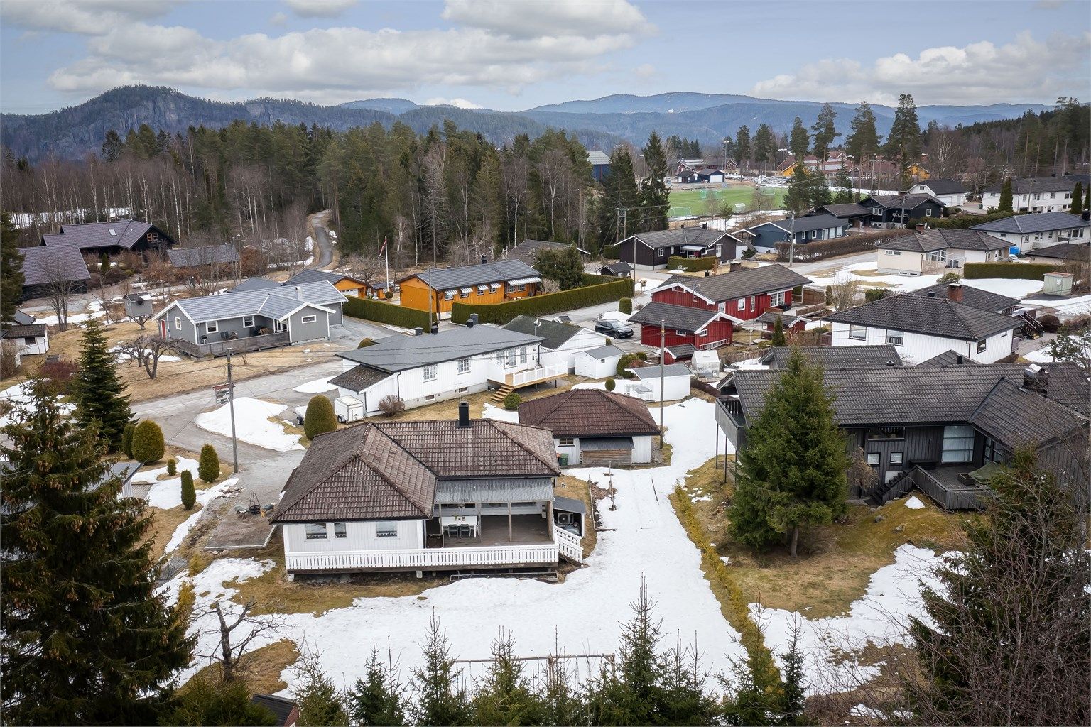 Innholdsrik familiebolig med fin beliggenhet og kort avstand til skole, barnehage og idrettsanlegg