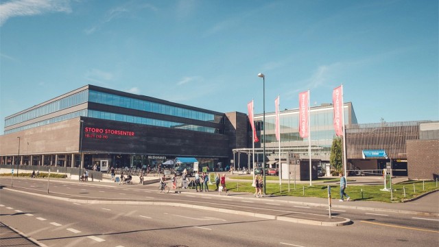 Storo storsenter er en kort kjøre- eller trikketur unna. Senteret er Oslos største målt i antall butikker