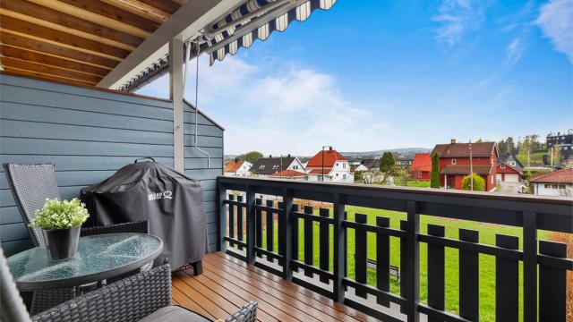 Eiendomsmegler Krogsveen v/Christian Blenne Lien ønsker velkommen til Øvre Kjellerstuvei 10