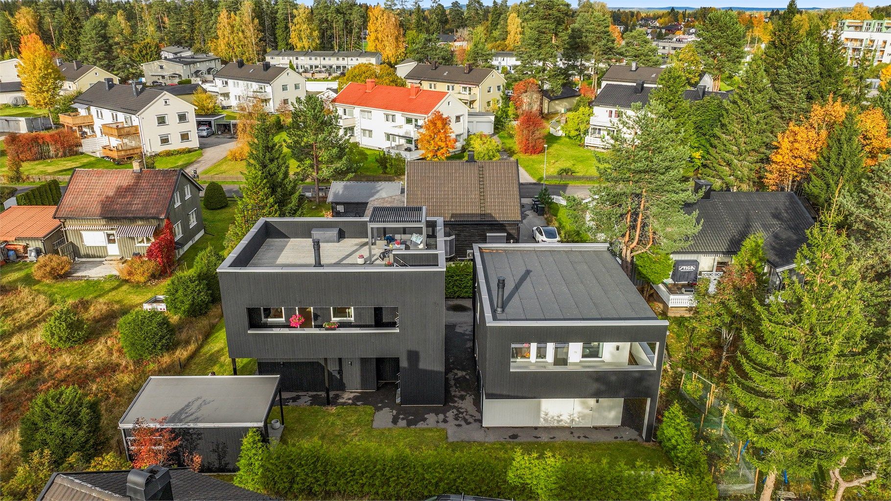 Velkommen til Hagavegen 6A/B - moderne bolig med funkispreg og høy standard.