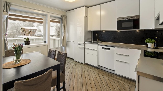 Separat kjøkken med god plass.