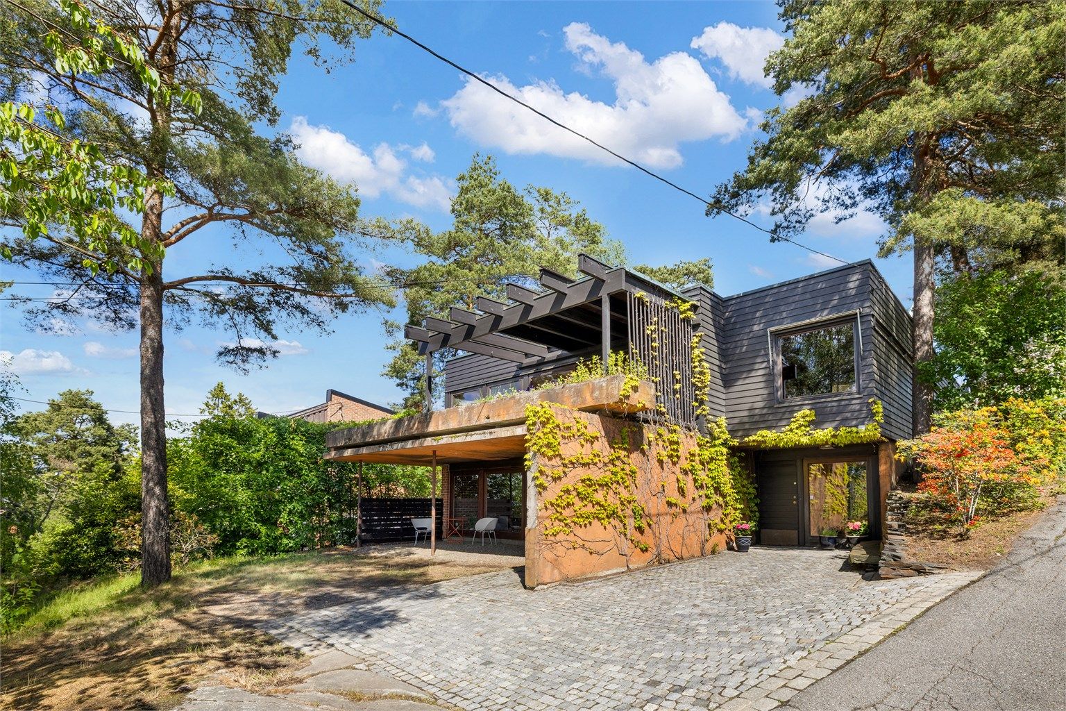 Unikt atriumhus som er tegnet av G. W. Thuesen Arkitektkontor AS