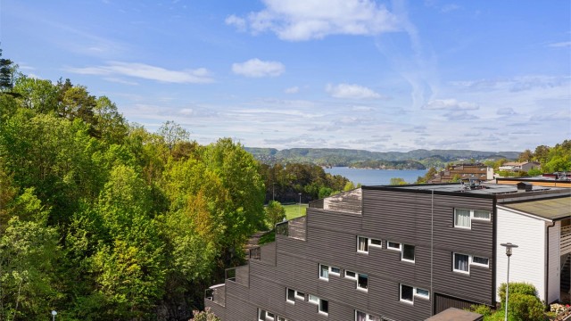 Fra takterrassen får du også en flott sjøutsikt.