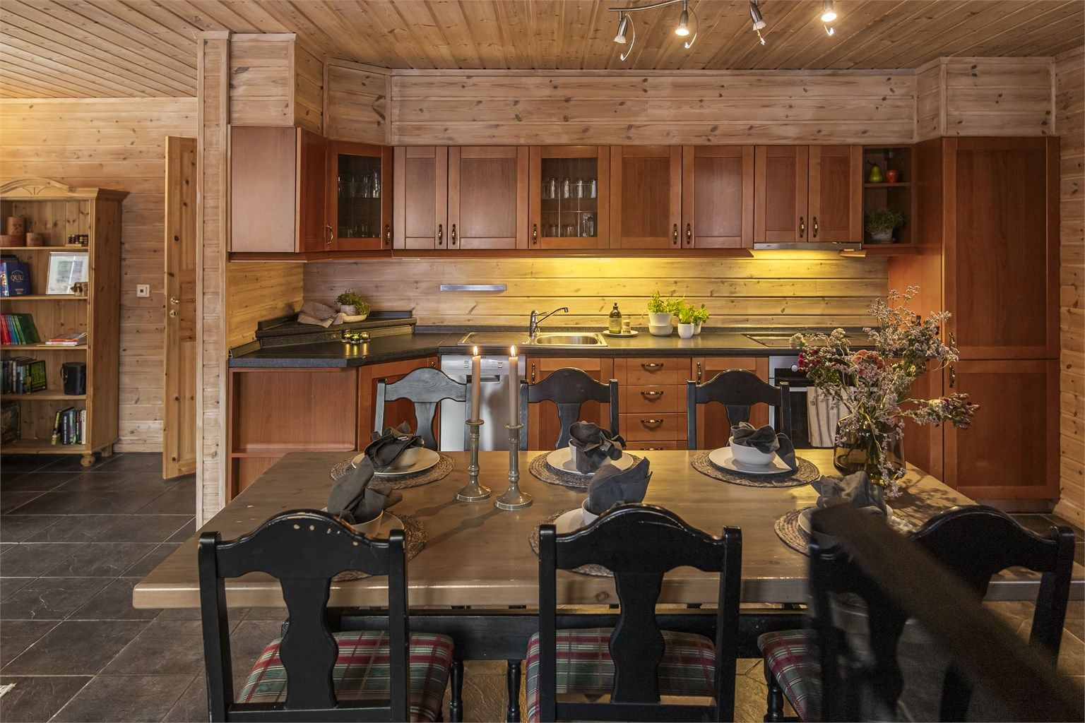 Romslig og åpent i stue/kjøkken avdelingen