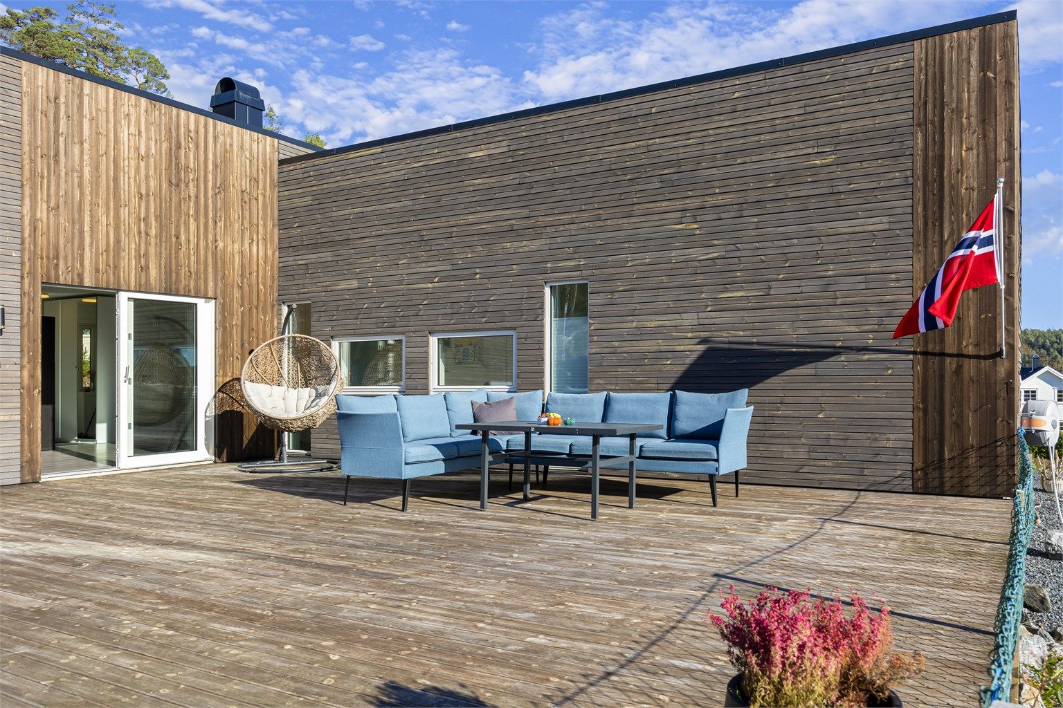 Lun og koselig terrasse uten innsyn