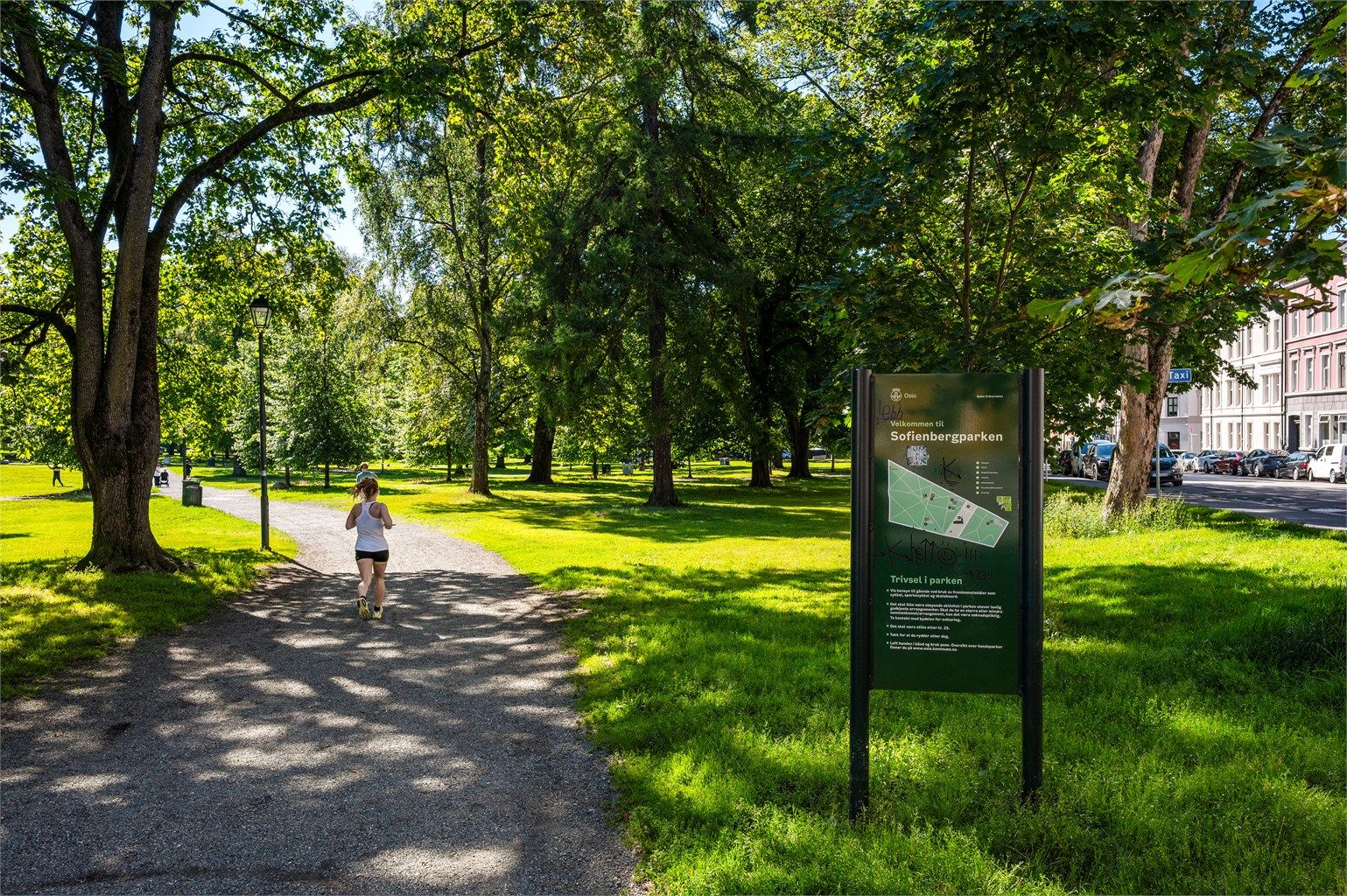 Et steinkast fra leiligheten finner du idylliske Sofienbergparken, Birkelunden, Akerselva med grøntområdene rundt, Kubaparken med mer.