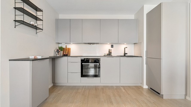 Kjøkkenet er utstyrt med komfyrvakt og automatisk vannstopper for ekstra trygghet.