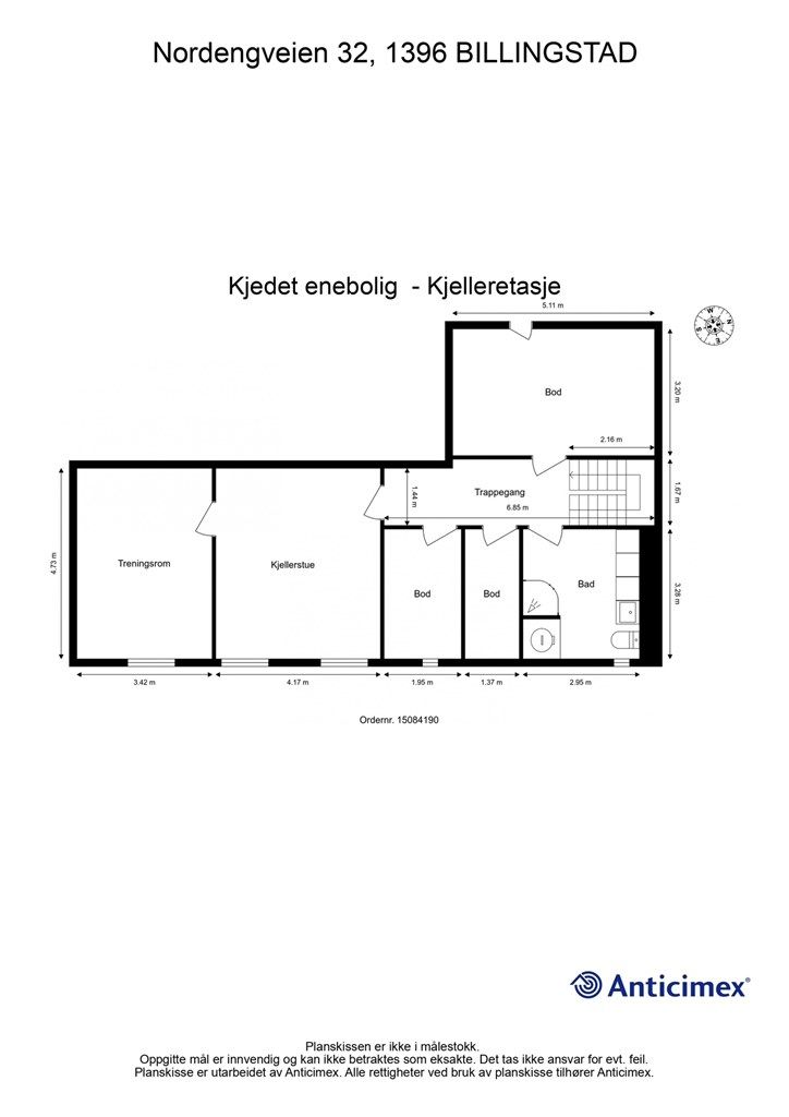 Kjelleretasjen er innredet med kjellerstue, treningsrom, bad og tre praktiske boder.