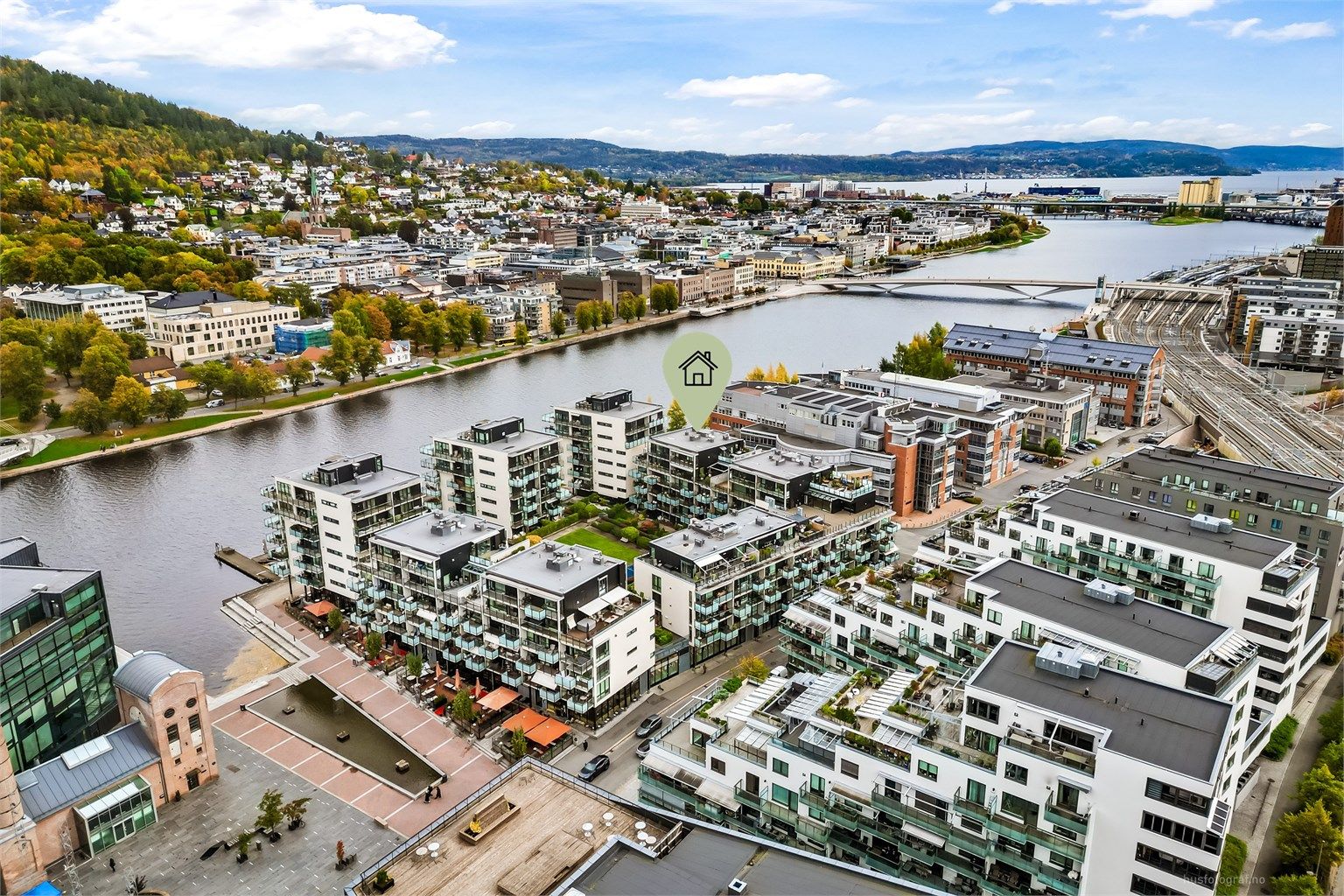 Kort gangavstand til Strømsø torg og Bragernes torg med "alt" av servicetilbud.