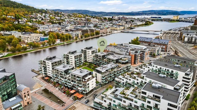Kort gangavstand til Strømsø torg og Bragernes torg med "alt" av servicetilbud.
