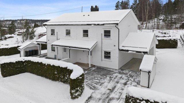 Landlig og idyllisk beliggende eiendom med skog og natur som nærmeste nabo