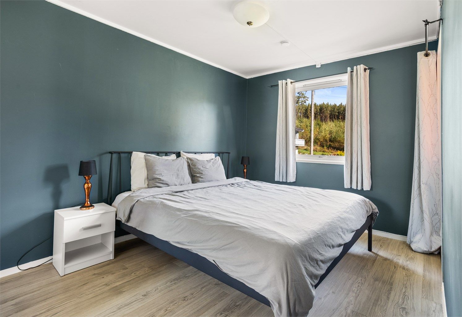 Soverom 1. Utgang til egen balkong. 