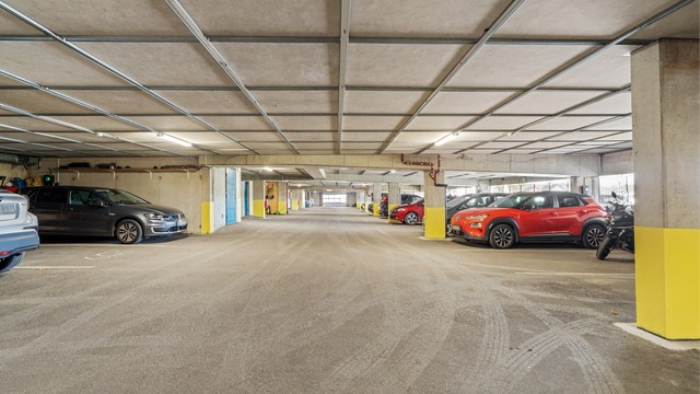 Sameiet har felles garasjeanlegg som gir trygg og værbeskyttet parkering.