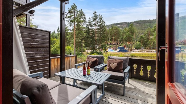 Fra stuen er det utgang til en sydvestvendt terrasse med plass til utemøbler.
Foto: Fotograf Magik