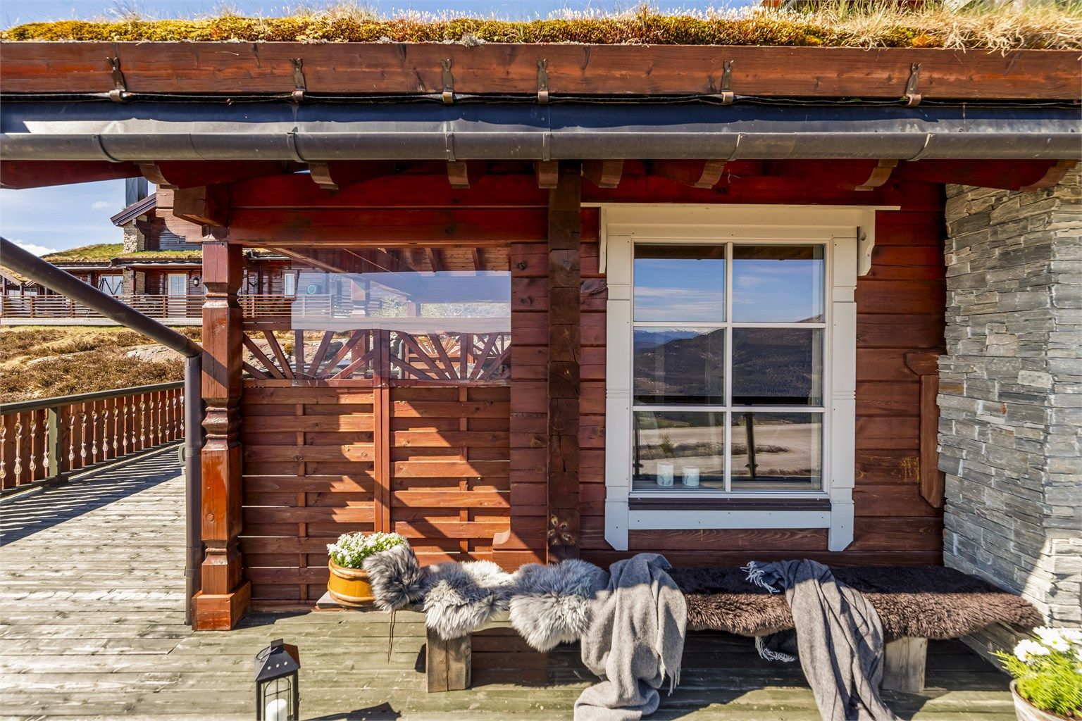 En lun og skjermet krok på terrassen.