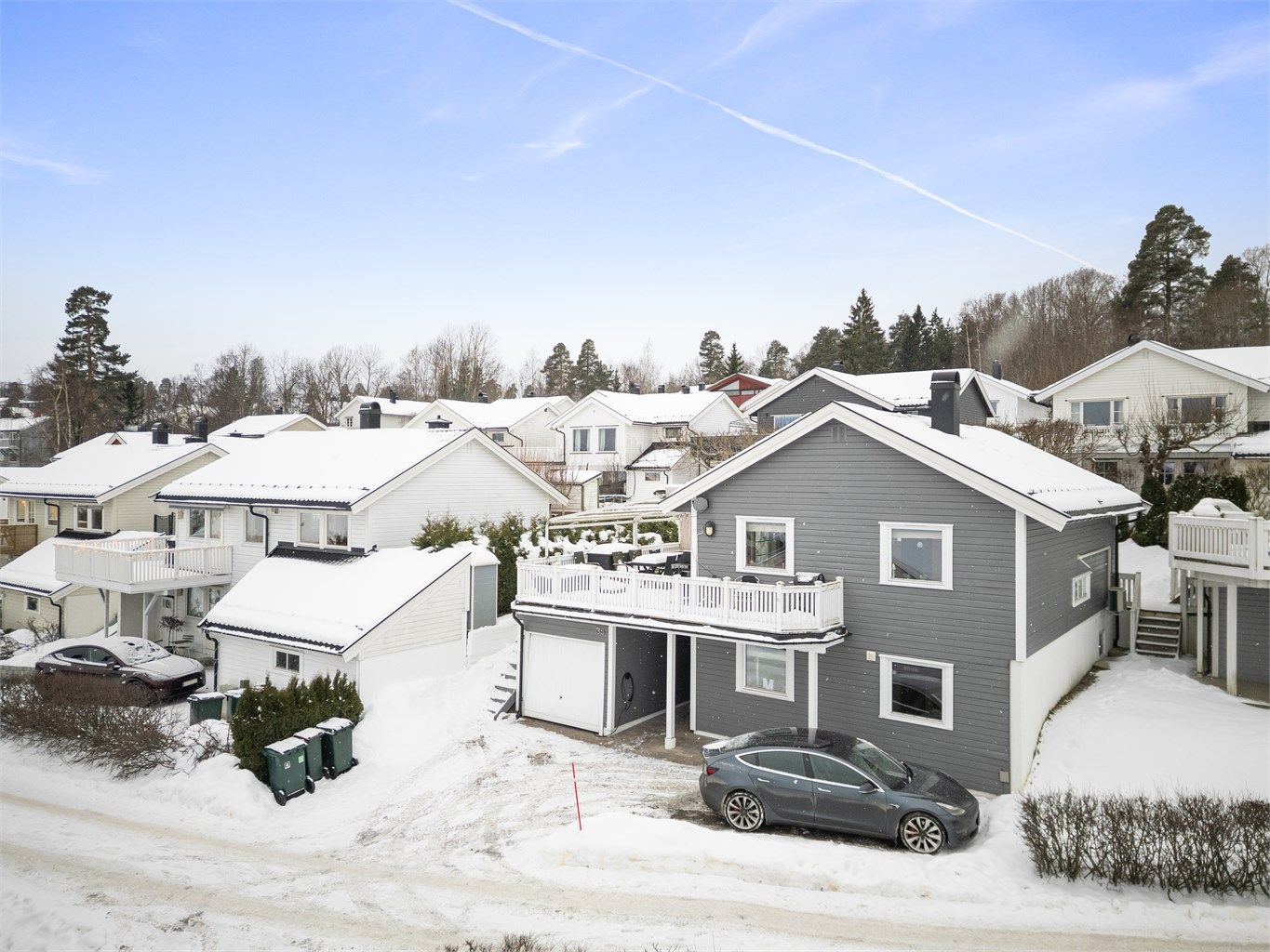 Boligen ligger i et stille og rolig område med mange barnefamilier.
