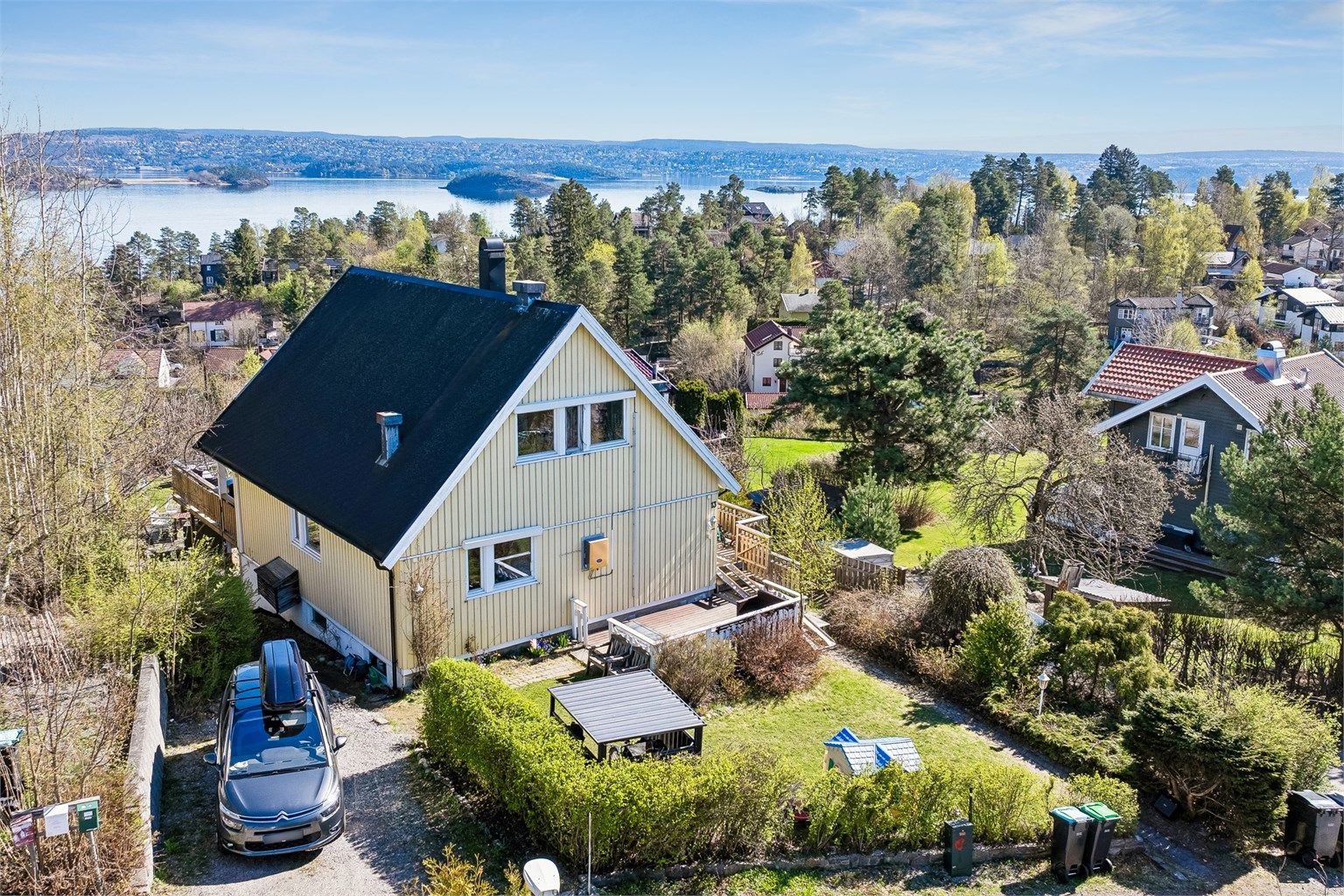Velkommen til Singers vei 13! Presentert av Anniken Øderud v/Krogsveen Nesodden. Foto: Per O. Skjellnan v/Efkt
