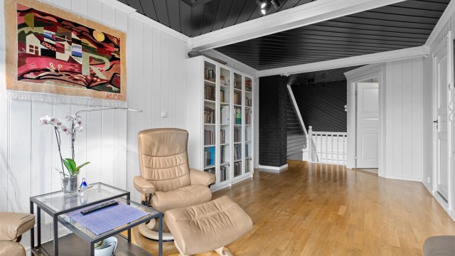 Trapp fra loftstue til 1. etasje