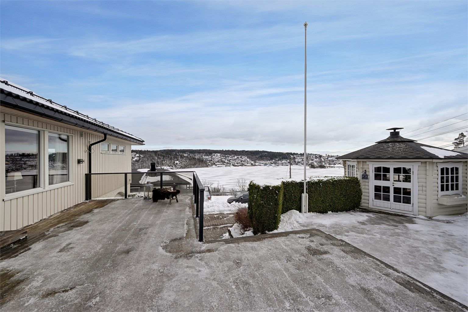 Adkomst direkte til hagen og ned i gårdsplassen. 