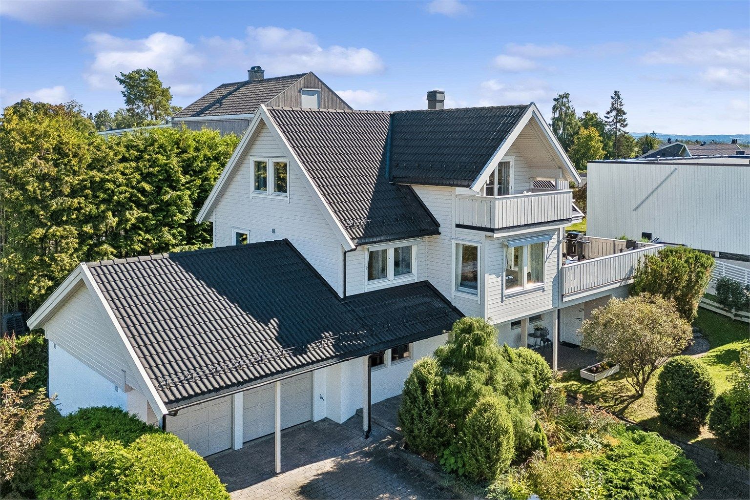 Velkommen til Furubergvegen 76A - Stor og inneholdsrik enebolig over 3 plan med dobbelgarasje. 