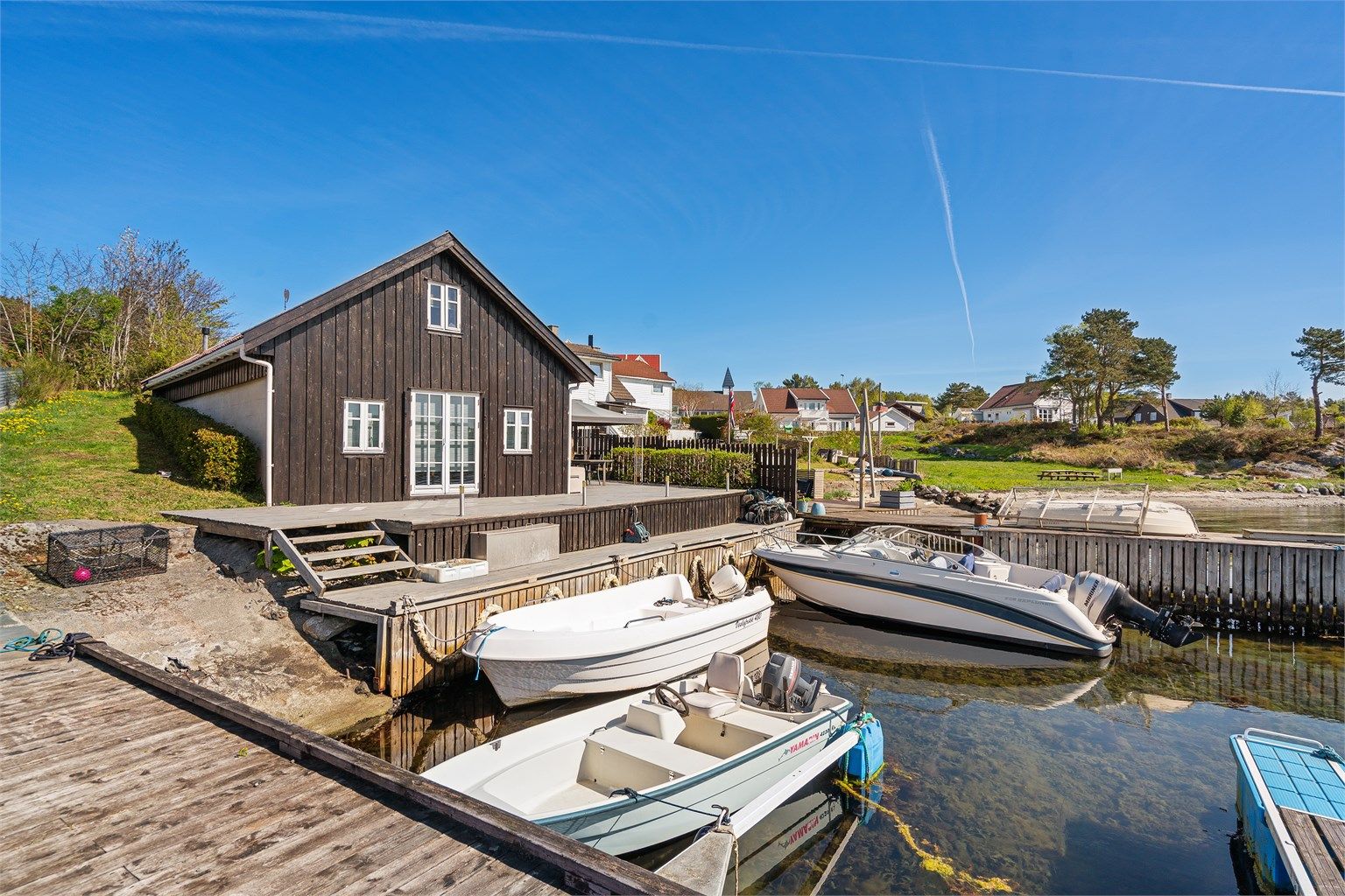 Naust og stor brygge