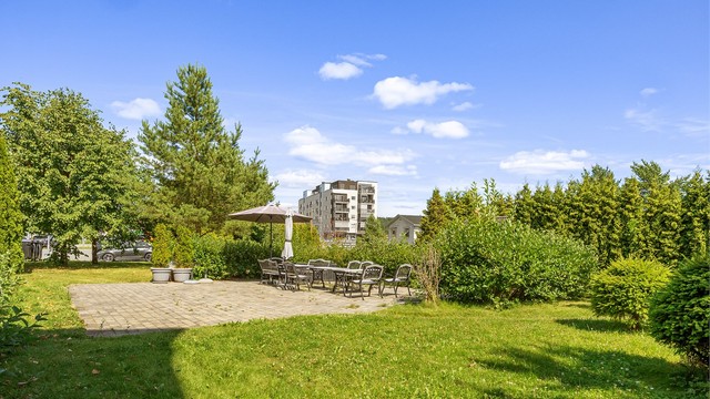 Hyggelig felles uteområde for beboerne i Spikkestad Torg Borettslag.
