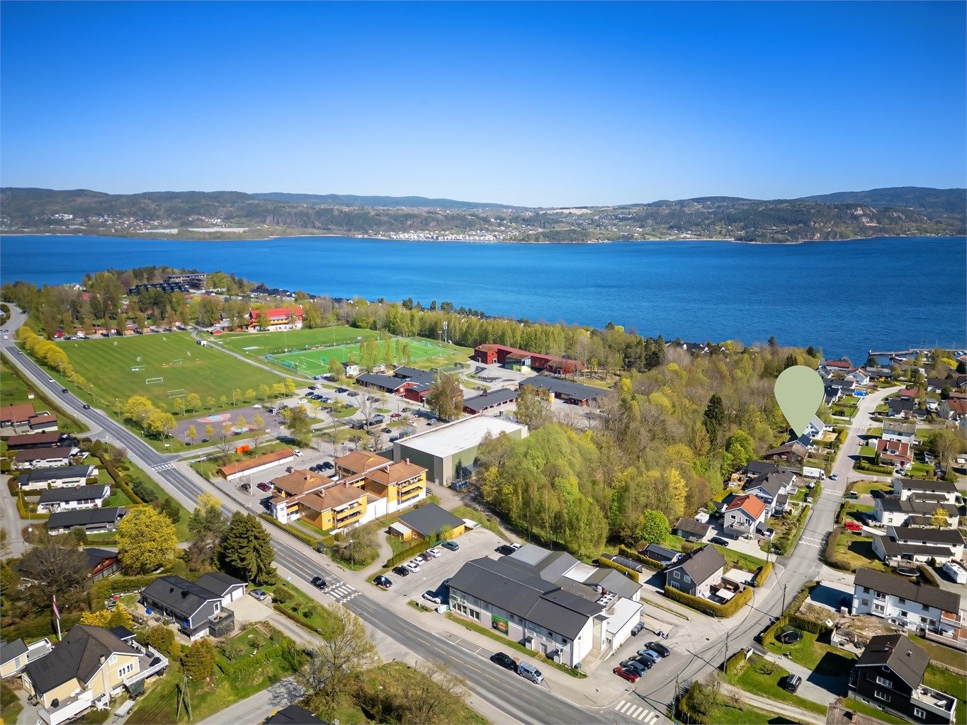 Beliggenheten er ideell for familier, med Åskollen skole og idrettspark kun få minutters gange fra eiendommen. 
Foto: Ole Thoresen