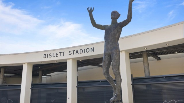 Bislett Stadion med tilgang til både innendørs og utendørs løpebaner.