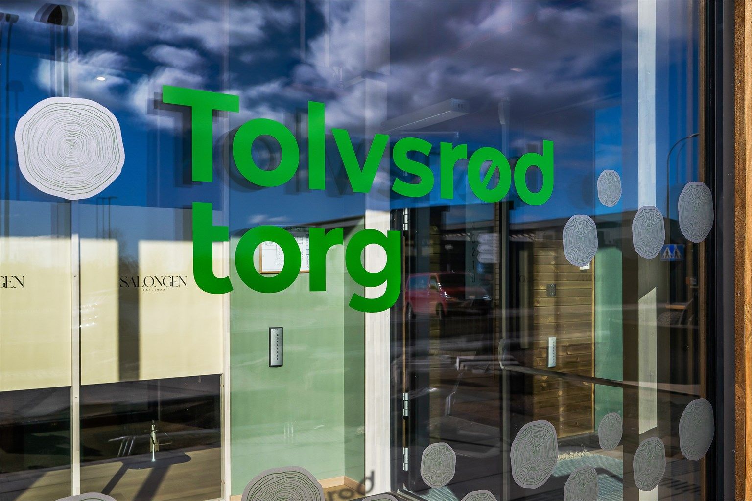 På Tolvsrød finner du et godt utvalg av forretninger og servicetilbud.