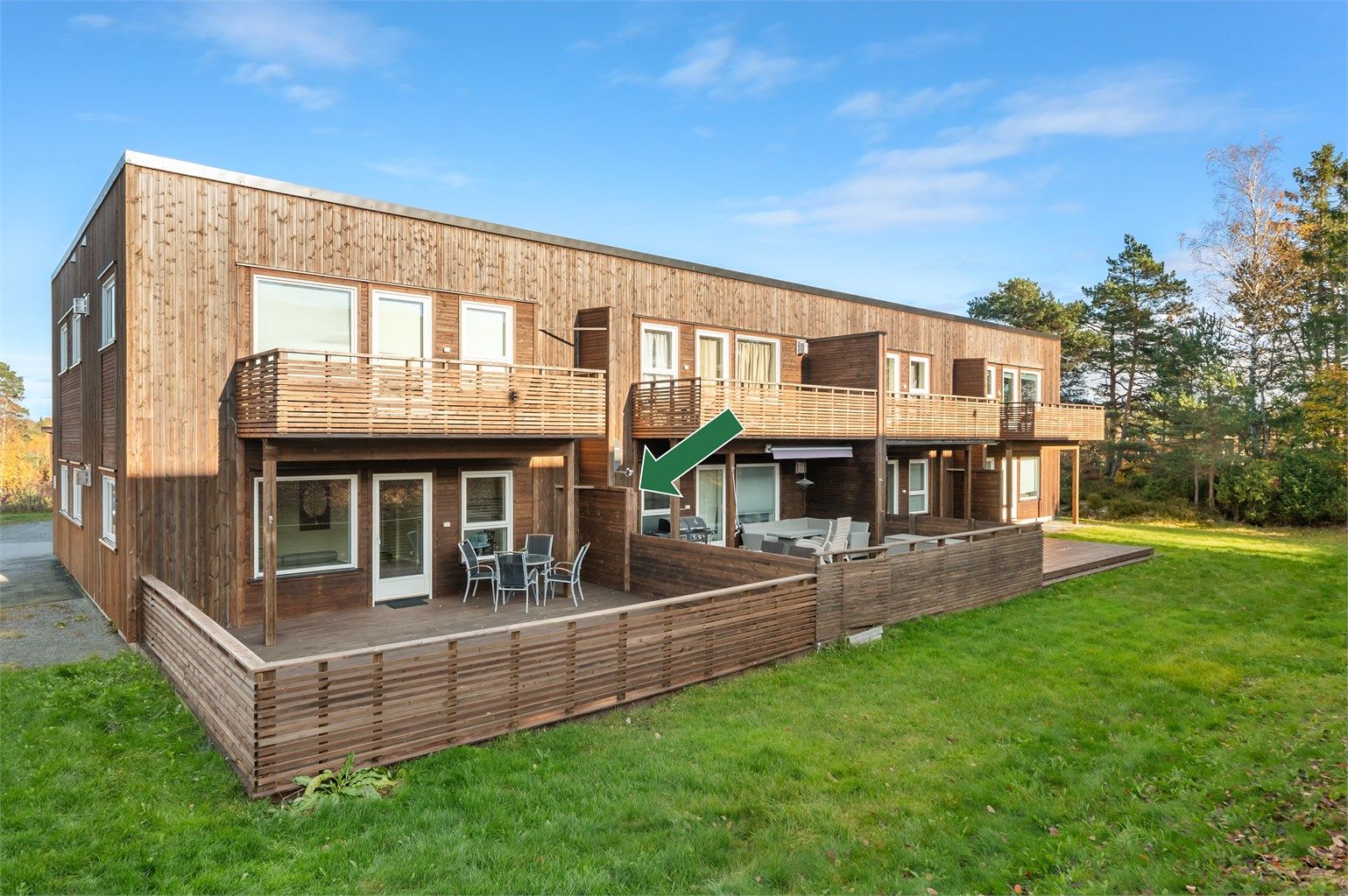 Blåklokkesvingen 52 A- Solrikt og fint beliggende endeleilighet med stor terrasse på bakkeplan.