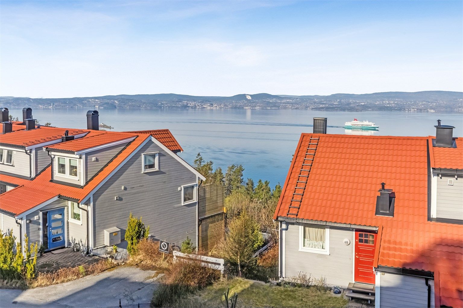 Fra loftstuen kan man bl.a se innseilingen i Oslofjorden og steilene. 